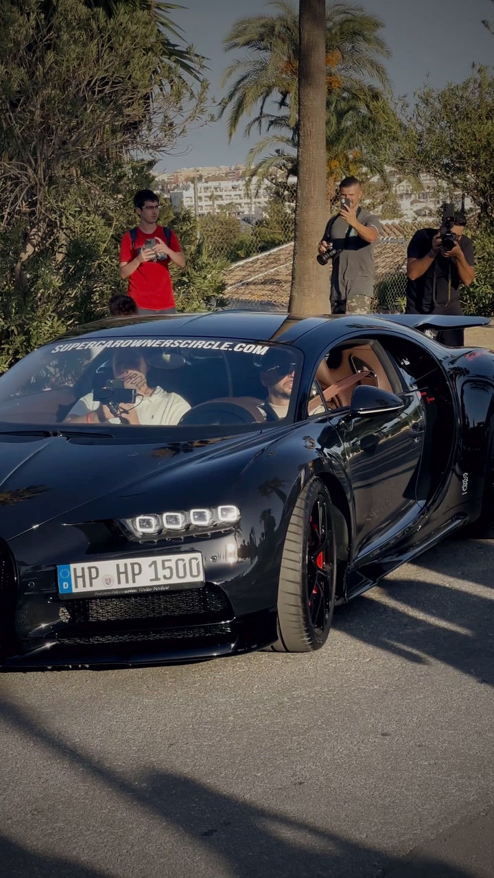 Black Chiron arriving, close detail